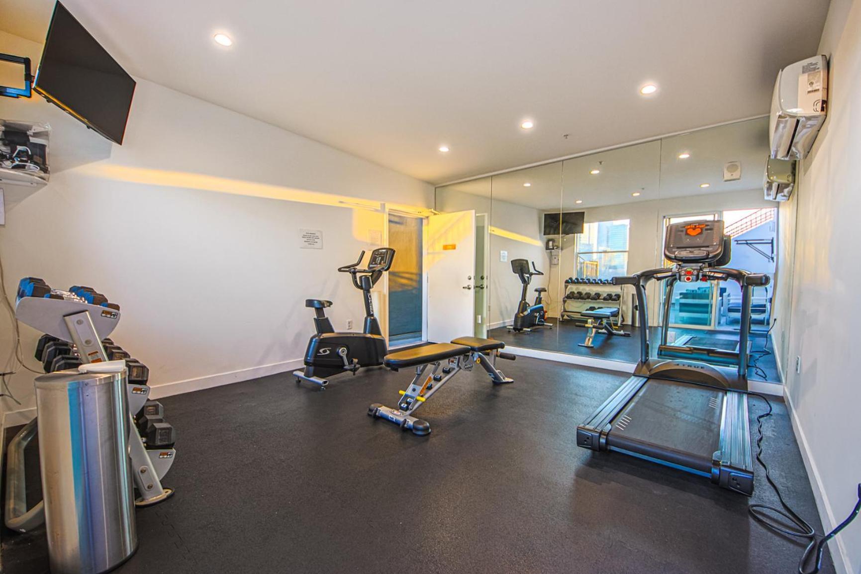 Downtown Escape - 2Br W Skyline Views & Hot Tub Apartamento Los Angeles Exterior foto