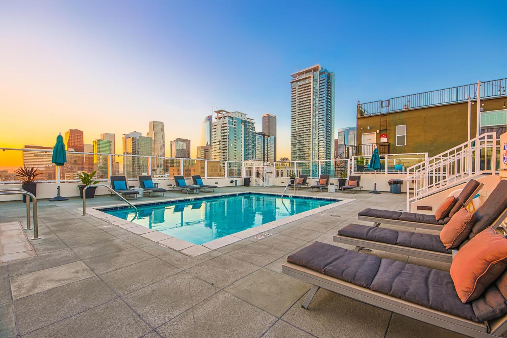 Downtown Escape - 2Br W Skyline Views & Hot Tub Apartamento Los Angeles Exterior foto