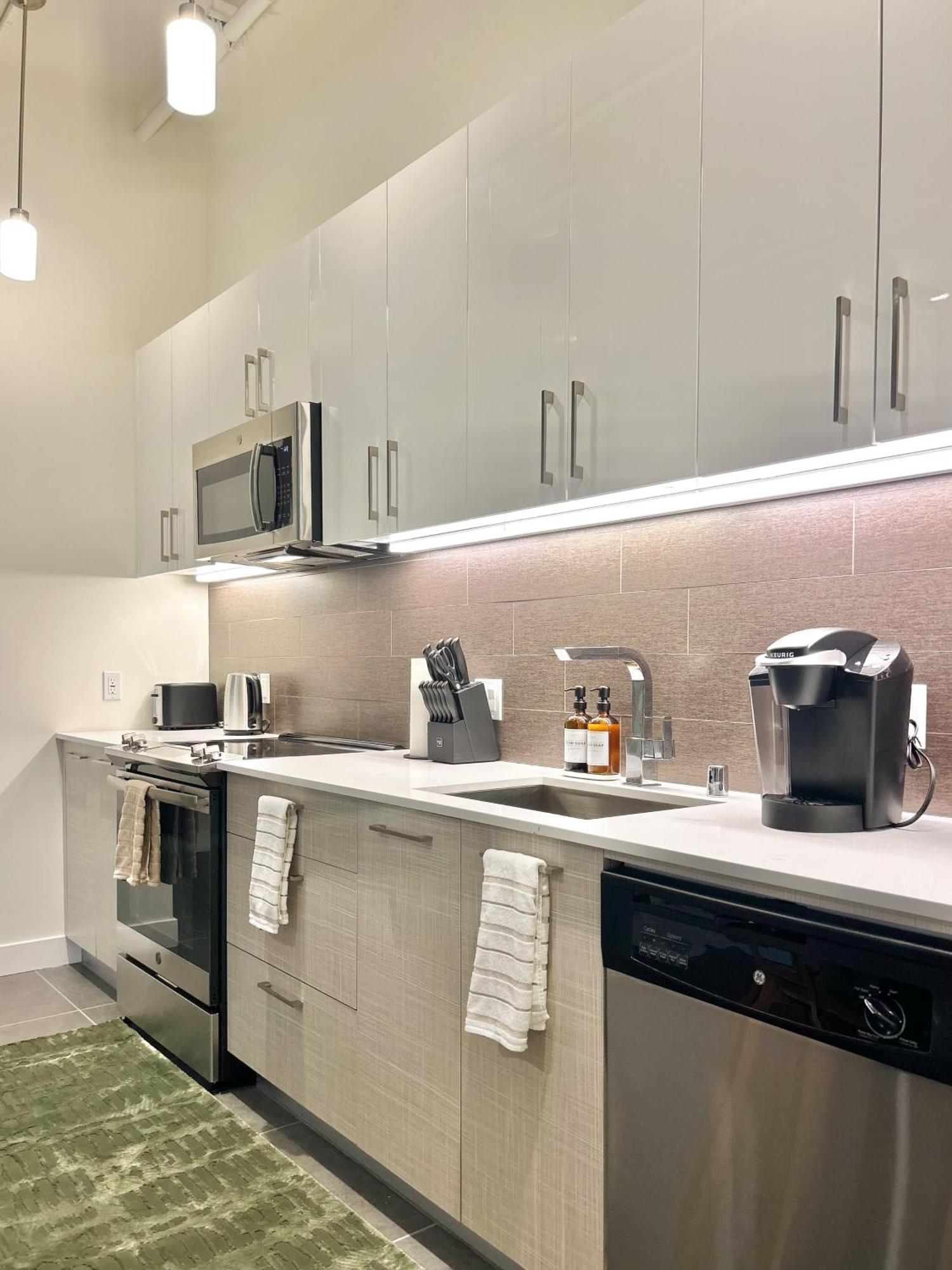 Downtown Escape - 2Br W Skyline Views & Hot Tub Apartamento Los Angeles Exterior foto